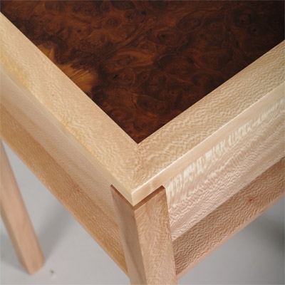 Table-finished-showing-corner-of-veneer-2